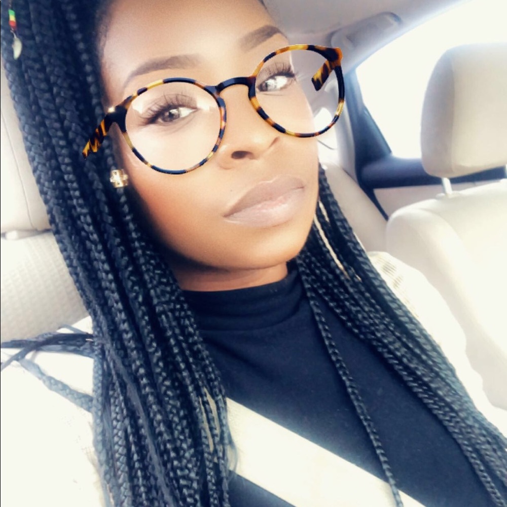 Meet your Posher, Raisha